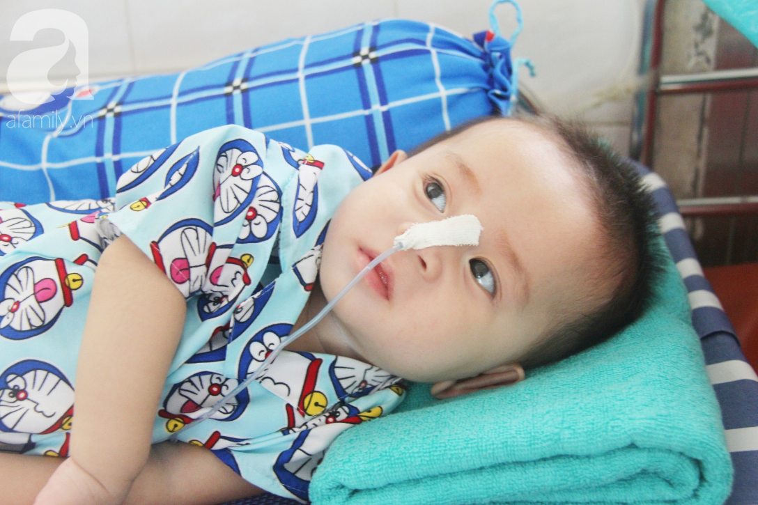 Ánh mắt cầu cứu của bé trai 7 tháng tuổi bị mẹ bỏ rơi trước cổng chùa vì mắc bệnh bại não - Ảnh 2