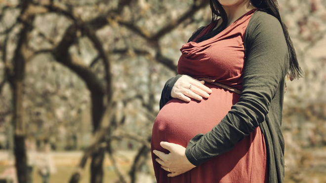 Chuyên gia gợi ý cách phòng tránh 5 vấn đề khiến các mẹ bầu khó chịu nhất trong thai kì - Ảnh 1