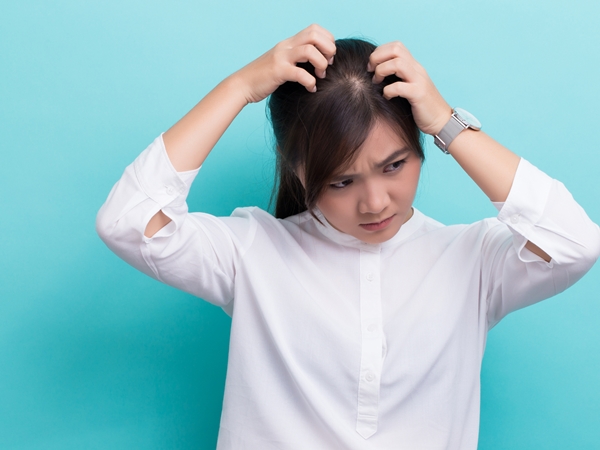 Thấy da đầu ngứa ngáy khó chịu, đừng vội chủ quan vì nó có thể là dấu hiệu của những căn bệnh sau - Ảnh 2