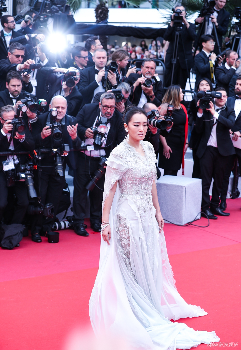 Không có Phạm Băng Băng, sao Hoa ngữ bị lấn át tại thảm đỏ Cannes 2019 - Ảnh 3