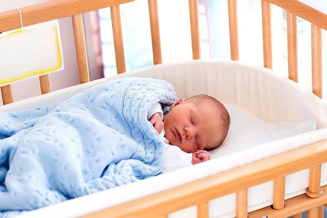 Mách cha mẹ một số cách cực đơn giản giúp trẻ sơ sinh ngủ ngoan một mình trong cũi từ khi mới lọt lòng - Ảnh 3