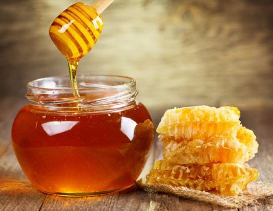 Trẻ đẹp như tuổi đôi mươi, sức khỏe dẻo dai nhờ thường xuyên uống mật ong pha chế theo cách này - Ảnh 1