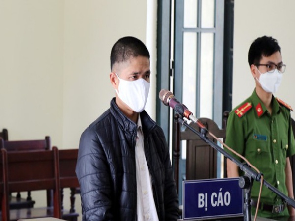 Bị xử phạt 12 tháng tù vì không đeo khẩu trang, xúc phạm, chống đối lực lượng phòng chống dịch Covid-19 - Ảnh 1
