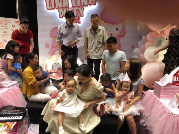 Rò rỉ loạt ảnh siêu đáng yêu của Lina – con gái Lan Phương và chồng Tây trong tiệc sinh nhật tròn 1 tuổi - Ảnh 10