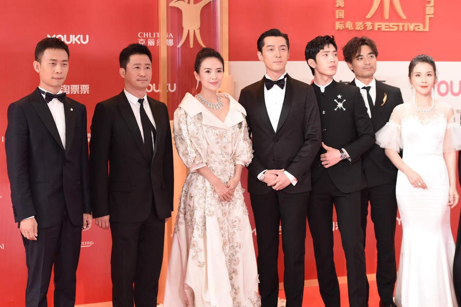 Dàn mỹ nhân Hoa ngữ đọ sắc trên thảm đỏ Liên hoan phim Thượng Hải 2019 - Ảnh 3