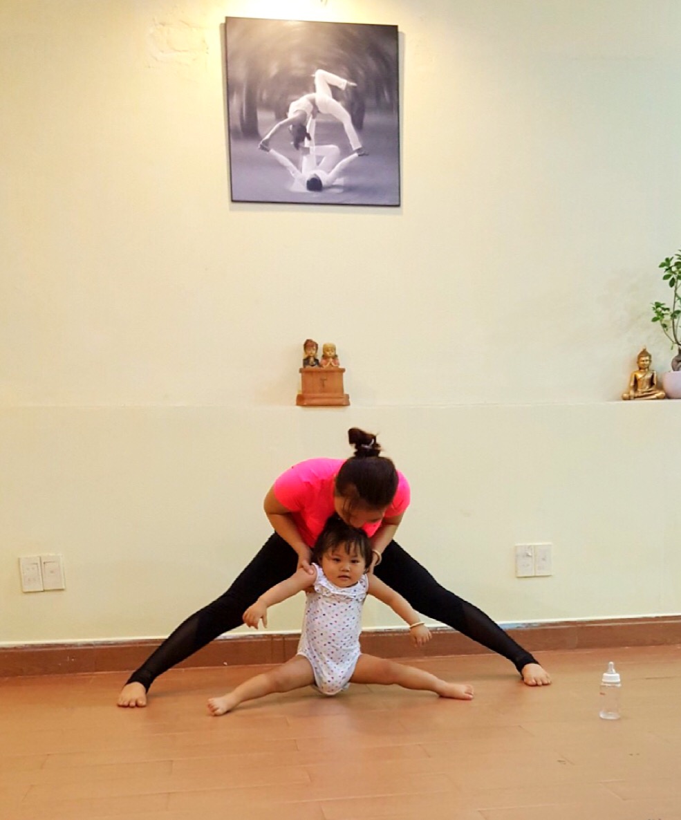 Chùm ảnh đẹp của mẹ bầu tập yoga ở tuần thứ 32 - Ảnh 18