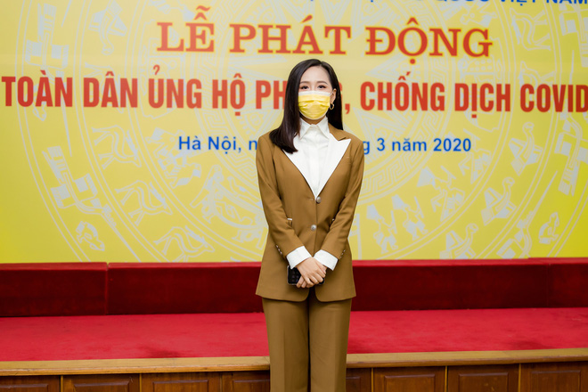 Hoa hậu Mai Phương Thuý gặp Thủ tướng Chính phủ, đại diện ủng hộ 20 tỷ đồng phòng chống đại dịch Covid-19 - Ảnh 2