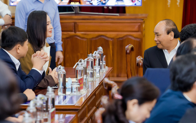 Hoa hậu Mai Phương Thuý gặp Thủ tướng Chính phủ, đại diện ủng hộ 20 tỷ đồng phòng chống đại dịch Covid-19 - Ảnh 3