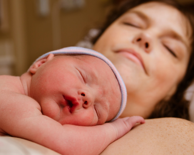 11 kĩ năng chăm sóc trẻ sơ sinh dành cho những ai lần đầu làm mẹ - Ảnh 1