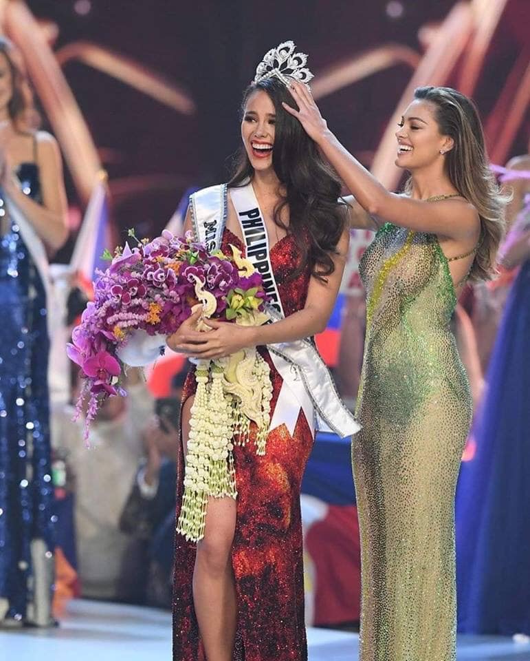 H'Hen Niê giơ cao cờ tổ quốc, chia sẻ xúc động khi lọt Top 5 Miss Universe 2018 - Ảnh 4