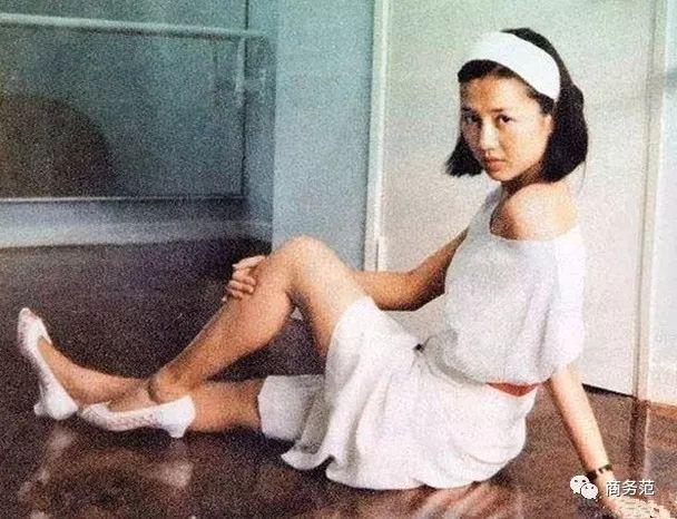 Hành trình đổi đời của vợ Tư Vua sòng bài Macau: Nữ vũ công nghèo khiến Hà Hồng Sân u mê, một bước trở thành phu nhân vạn người kính trọng - Ảnh 2