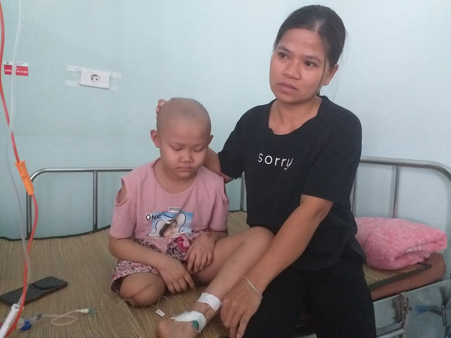 Lời khẩn cầu của bé gái 9 tuổi phải cắt bỏ chân vì căn bệnh hiểm nghèo: 'Cháu muốn giữ chân còn lại để tiếp tục đến trường' - Ảnh 2