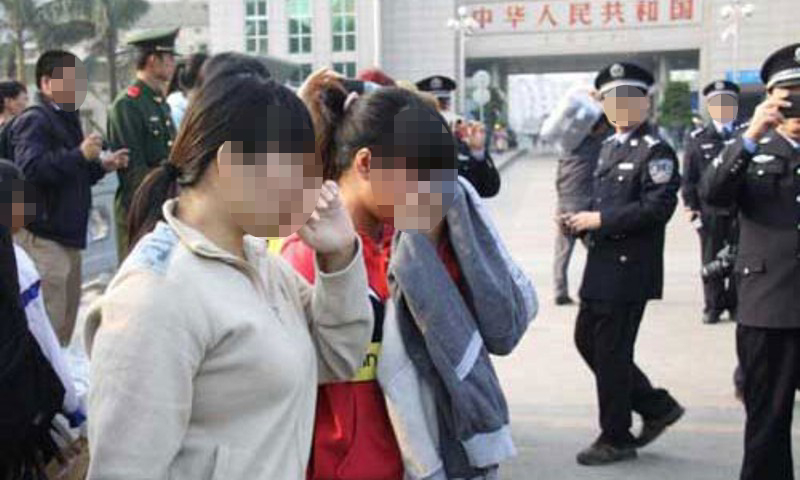 Lừa bán người sang Trung Quốc, 'nữ quái' miền Tây bị bắt giam - Ảnh 1