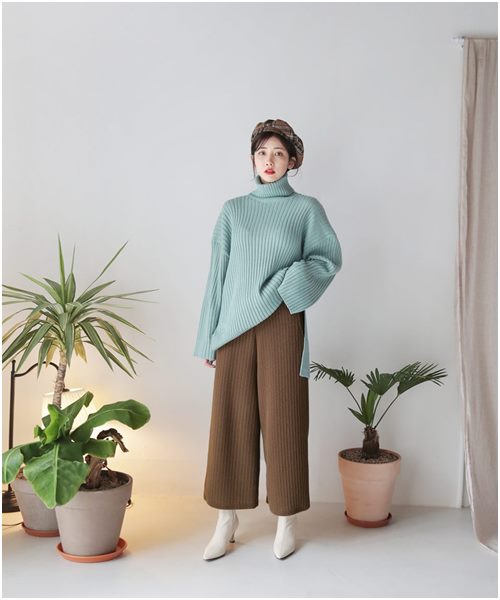 Áo len dáng rộng: Món đồ mặc đẹp vạn năng của nàng công sở - Ảnh 1