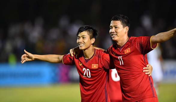 Sau AFF Cup, đây là những cầu thủ sẽ cùng Quang Hải cạnh tranh Quả bóng vàng 2018 - Ảnh 1