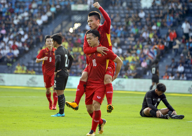 Sau AFF Cup, đây là những cầu thủ sẽ cùng Quang Hải cạnh tranh Quả bóng vàng 2018 - Ảnh 2