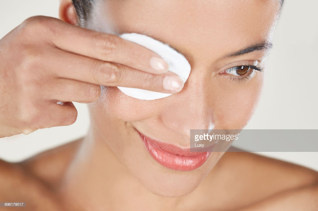 Cách xóa quầng thâm mắt hiệu quả giúp gương mặt toả sáng trong mùa Tết - Ảnh 3