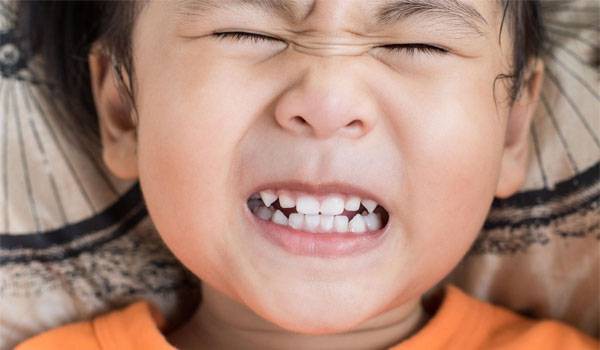 Lắng nghe ngay bác sĩ nha khoa chỉ điểm một số nguyên nhân gây ra hiện tượng nghiến răng ken két ở trẻ nhỏ - Ảnh 1