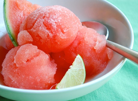 Cách làm kem dưa hấu giải nhiệt mùa hè đơn giản tại nhà, ai ăn cũng tấm tắc khen ngon - Ảnh 4
