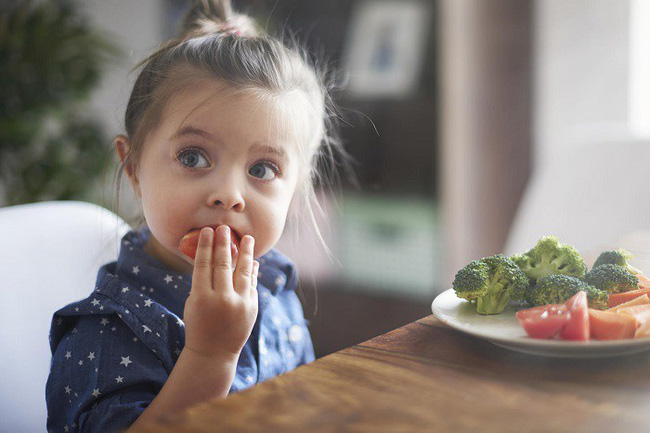 Trẻ biếng ăn, kén ăn sẽ không còn là nỗi lo của cha mẹ chỉ với 6 mẹo được chuyên gia khuyến nghị sau đây - Ảnh 2