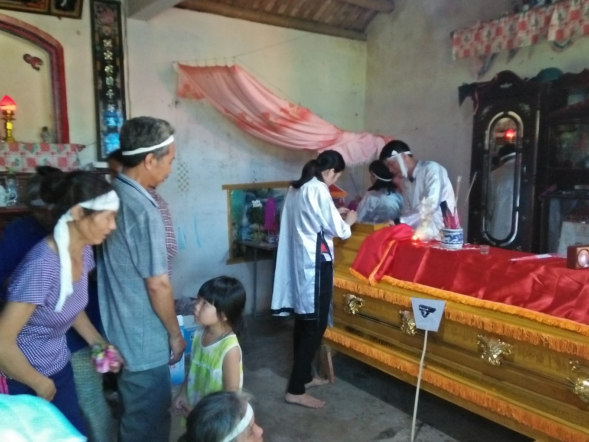 Vụ tai nạn khiến 3 mẹ con tử vong dưới gầm xe tải ở Hà Nội: Tang thương ngày về - Ảnh 3
