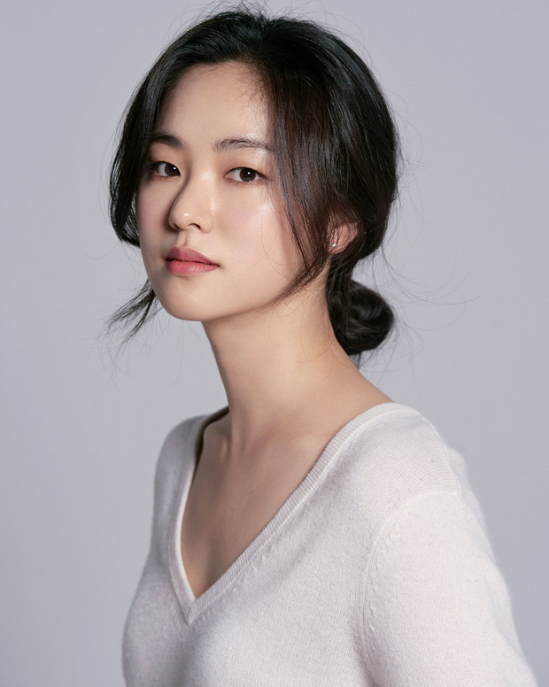 Song Joong Ki 'bị dụ' làm trùm mafia, bén duyên với 'gái ế' Jeon Yeo Bin ở dự án phim mới - Ảnh 4