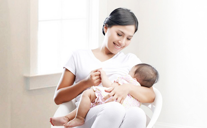 Những dấu hiệu mẹ ít sữa sau sinh, cần biết để duy trì nguồn thức ăn cho con - Ảnh 1