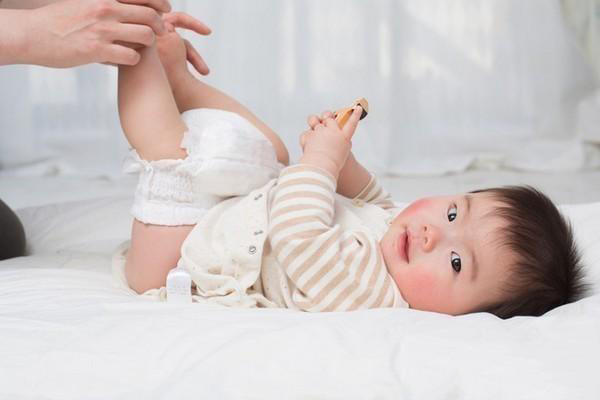 Trẻ 8 tháng bị táo bón: Mách cha mẹ cách xử lý nhanh và hiệu quả nhất - Ảnh 2