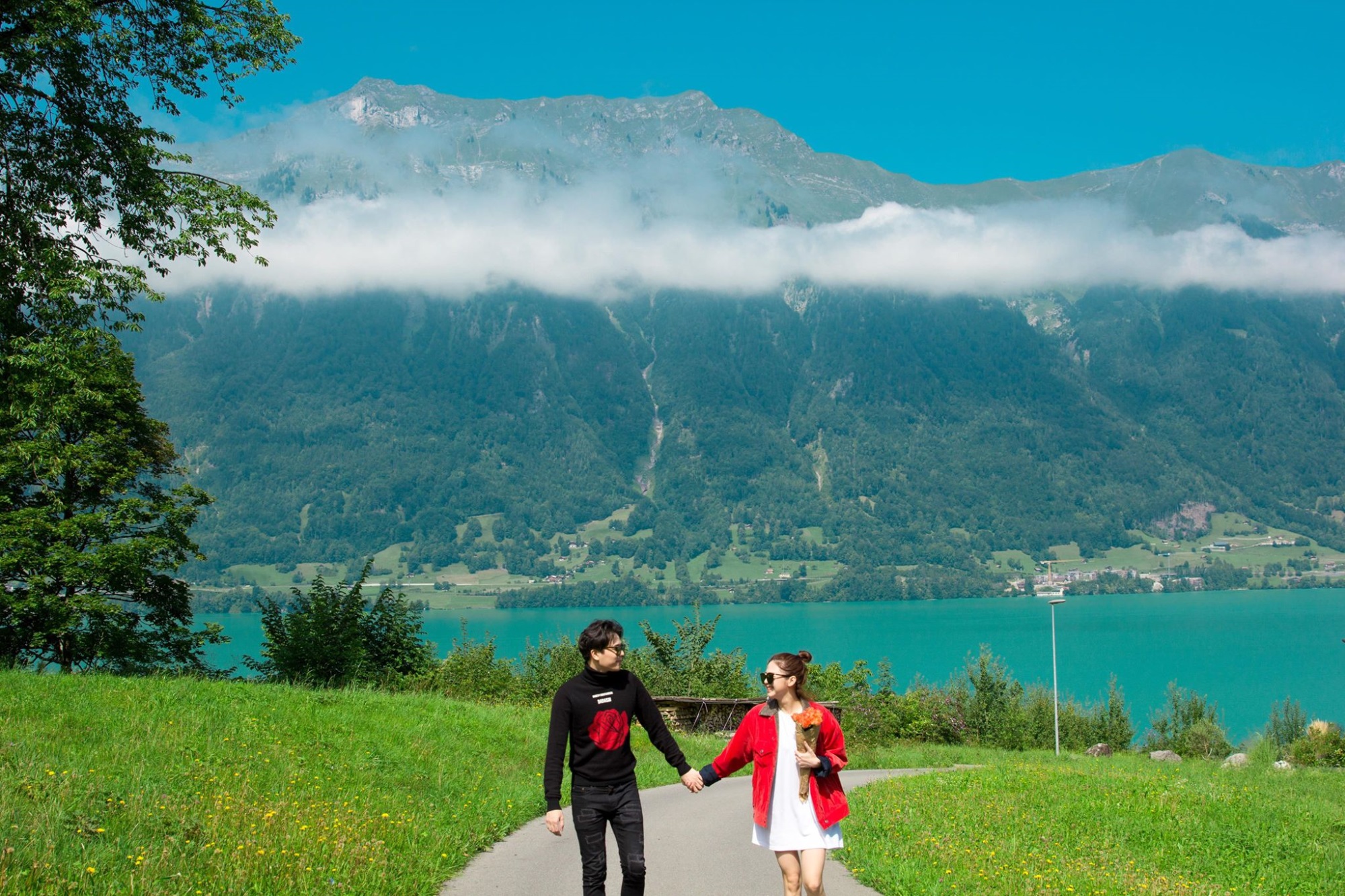 Fan choáng ngợp trước khung cảnh Thụy Sĩ đẹp như mơ trong MV của Trịnh Thăng Bình - Ảnh 2