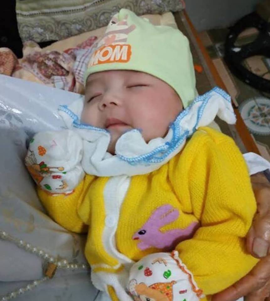 Lâm Đồng: Bé trai 2 tháng tuổi bị bỏ trước cửa nhà dân giữa trời giá rét - Ảnh 2