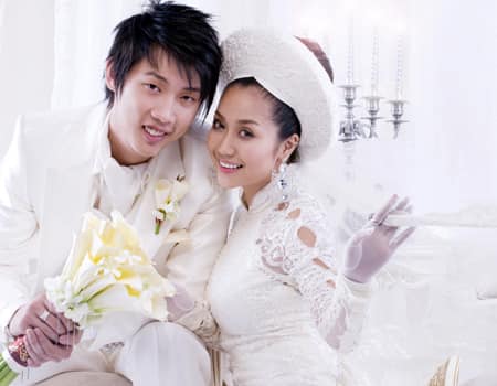 Ốc Thanh Vân tung bộ ảnh cưới cách đây 11 năm, lộ ‘bí mật’ về chiếc váy cưới cất giữ nhiều năm - Ảnh 1