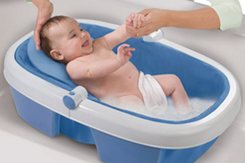 4 lỗi mẹ nào cũng mắc phải khi tắm cho trẻ sơ sinh khiến bé cảm lạnh, nôn trớ, số 4 hại nhất - Ảnh 1