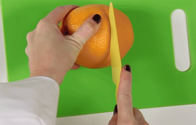 Lâu nay chúng ta đã tốn quá nhiều thời gian vào việc cắt gọt trái cây mà không biết những mẹo chỉ 3 giây là xong như thế này - Ảnh 9