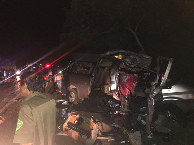 Hiện trường kinh hoàng vụ tai nạn giữa ô tô 16 chỗ và xe tải khiến 8 người tử vong lúc rạng sáng - Ảnh 7