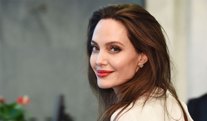 Rộ tin Angelina Jolie yêu đồng giới 2 mỹ nhân đình đám Hollywood, cưới Brad Pitt làm 'lá chắn' - Ảnh 5
