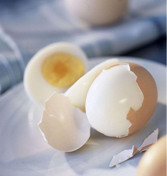 Luộc trứng theo cách này thì trăm quả như một, vỏ không bao giờ bị nứt hay vỡ mà vẫn giữ được đủ dưỡng chất - Ảnh 1