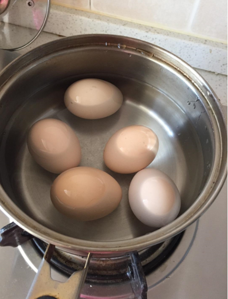 Luộc trứng theo cách này thì trăm quả như một, vỏ không bao giờ bị nứt hay vỡ mà vẫn giữ được đủ dưỡng chất - Ảnh 2