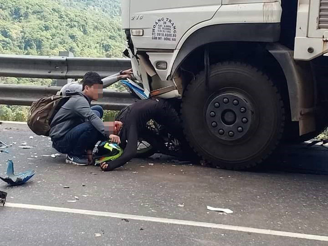 Tin mới nhất về phượt thủ gặp nạn trên đèo Bảo Lộc, cả người lẫn xe dính dưới bánh xe tải - Ảnh 3