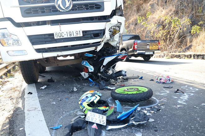 Tin mới nhất về phượt thủ gặp nạn trên đèo Bảo Lộc, cả người lẫn xe dính dưới bánh xe tải - Ảnh 5