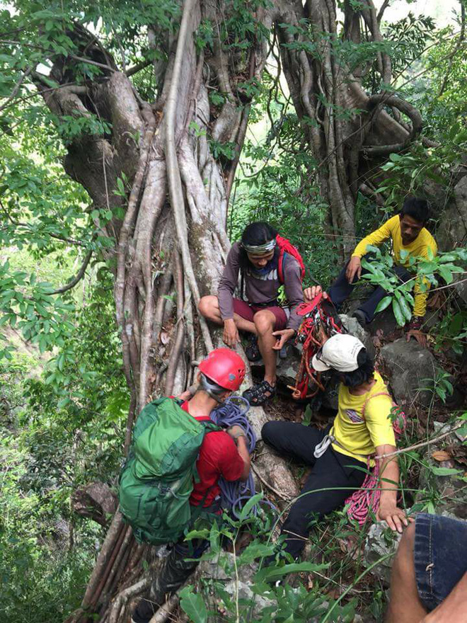 Clip thác dữ Lao Phào - Con thác 7 tầng chảy xiết nơi phát hiện thi thể nam phượt thủ leo Tà Năng - Phan Dũng - Ảnh 2