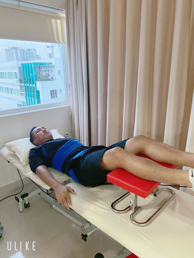 Châu Khải Phong bất ngờ nhập viện vì gặp chấn thương, ngã lệch đĩa đệm lưng khi đang quay MV - Ảnh 1