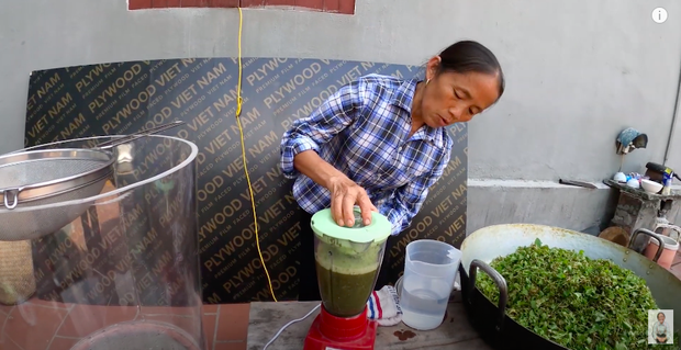 Bà Tân tung video làm cốc rau má đậu xanh siêu to khổng lồ, nhưng thứ mà dân mạng chú ý nhất lại là một câu “lỡ lời” của Hưng Vlog - Ảnh 4