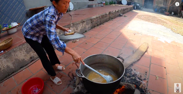 Bà Tân tung video làm cốc rau má đậu xanh siêu to khổng lồ, nhưng thứ mà dân mạng chú ý nhất lại là một câu “lỡ lời” của Hưng Vlog - Ảnh 6