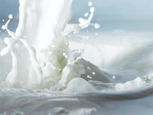 4 bước chăm sóc da buổi tối bằng gói sữa tươi vài nghìn đồng giúp mặt trắng mịn, bóng láng như gái Hàn Quốc - Ảnh 1
