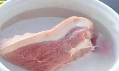 Đừng chần hay rửa thịt lợn trực tiếp, làm cách này, thịt sạch bong không còn lo bụi bẩn - Ảnh 2