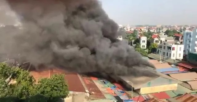 Hà Nội: Cháy lớn ở chợ Tó, Đông Anh - Ảnh 1