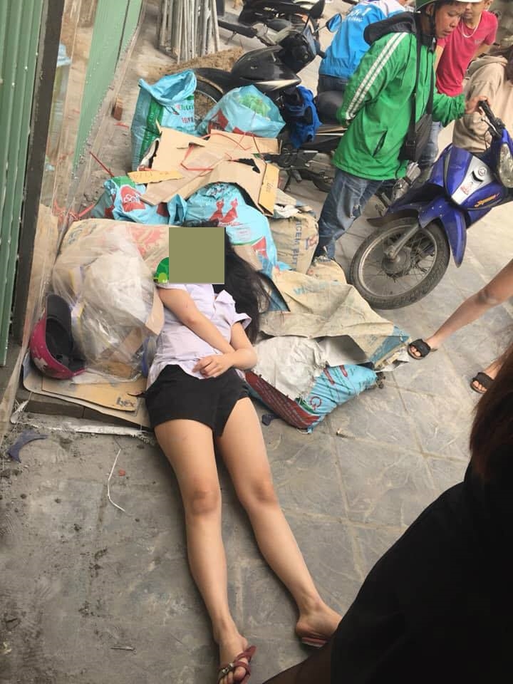 Xôn xao hình ảnh nữ nhân viên thẩm mỹ viện ngất tại chỗ, nghi bị đánh ghen vì cướp chồng người - Ảnh 2