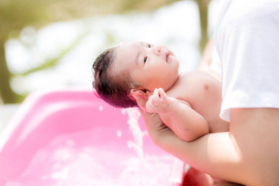 Cách tắm cho trẻ sơ sinh CHUẨN nhất, vừa sạch vừa an toàn mẹ nào cũng cần học - Ảnh 1