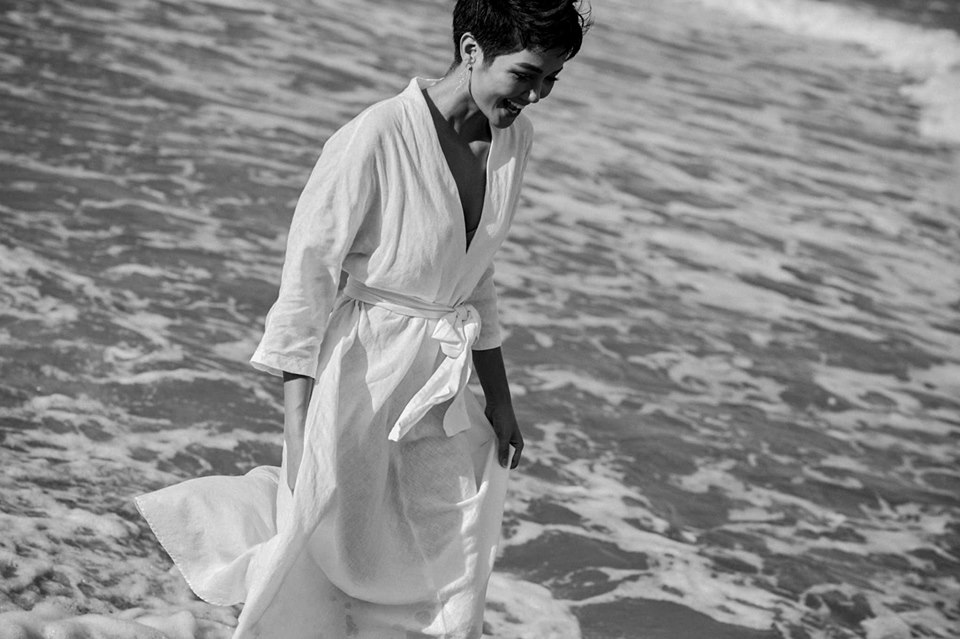 Tung ảnh mặc ‘đồ ngủ’ trên bãi biển, H’Hen Niê đẹp đến nao lòng khiến fan 'tan chảy' - Ảnh 9