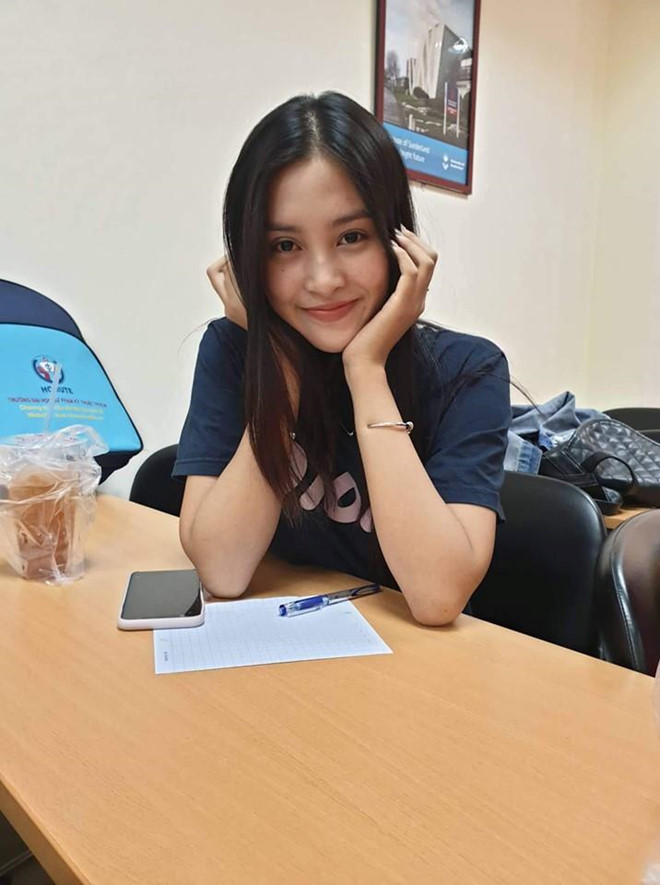 Hoa hậu Tiểu Vy để mặt mộc khi đón sinh nhật tuổi 19 - Ảnh 3